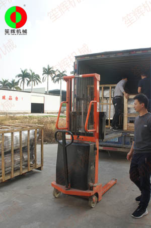 廣西客戶(hù)訂購(gòu)渦流洗菜機(jī)及相關(guān)蔬果加工機(jī)械順利出貨