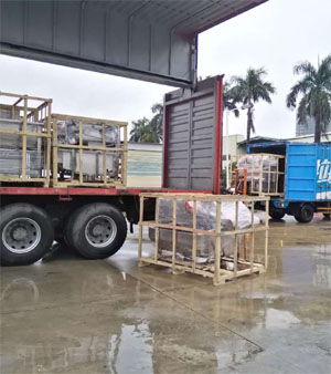 停雨間隙，抓緊時(shí)間兩車同時(shí)裝車發(fā)貨！