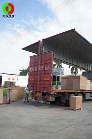 海外訂單逐步回暖,客戶大批蔬果處理加工設(shè)備裝車發(fā)往海關(guān)出貨！