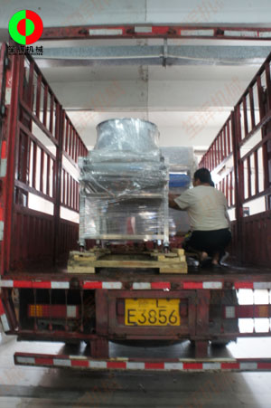 大雨影響發(fā)貨，貨車直接開進(jìn)廠房裝車也必須按期交付客戶！