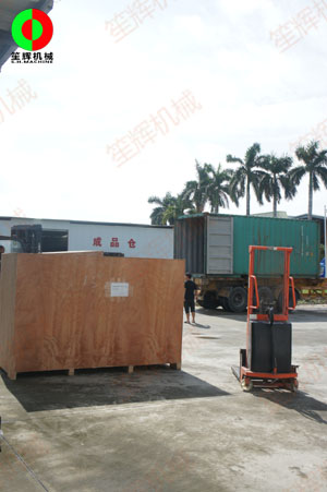 大型洗菜設(shè)備裝柜發(fā)往海外客戶！