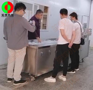蔬菜清洗設備送達客戶現(xiàn)場,并考察其后續(xù)改造項目設備需求！
